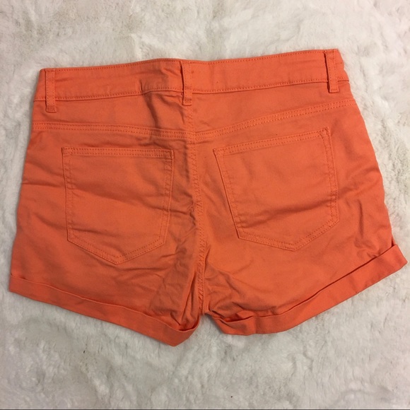Salmon H&M shorts - Picture 2 of 3